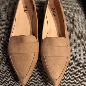 NEW Nude flats size 6